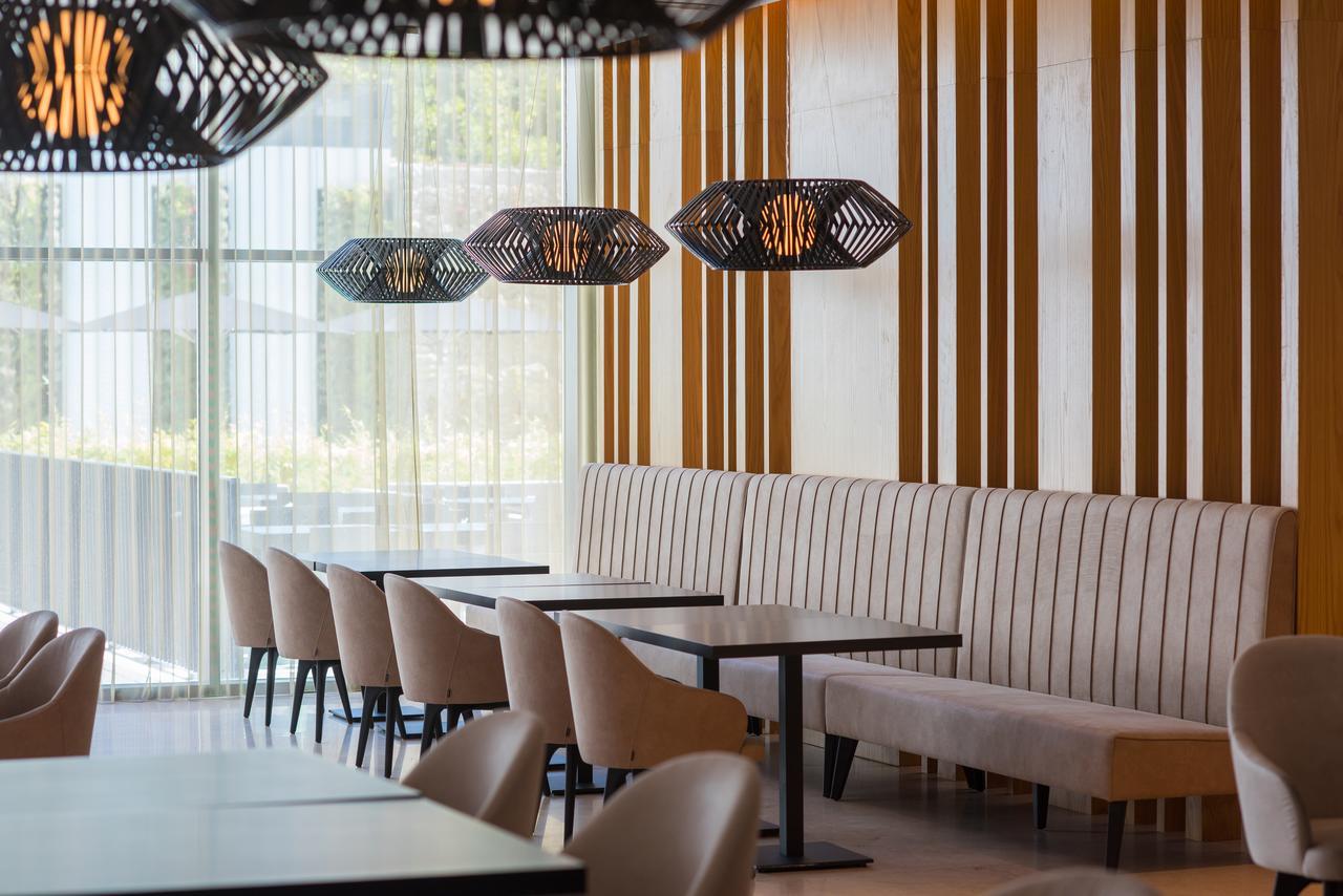 อิเบโรสตาร์ ซีเล็คชัน ลิสบัว Hotel ลิสบอน ภายนอก รูปภาพ The interior of the restaurant
