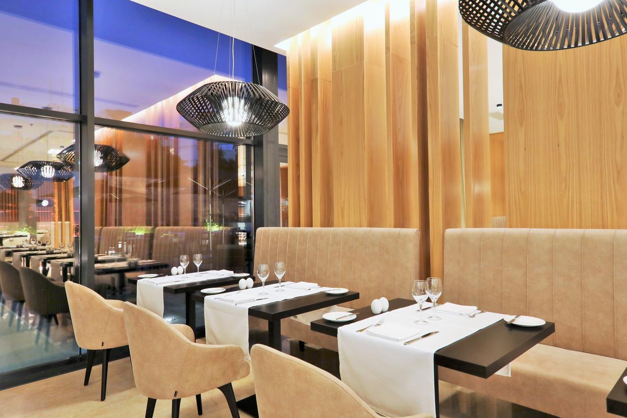 อิเบโรสตาร์ ซีเล็คชัน ลิสบัว Hotel ลิสบอน ภายนอก รูปภาพ Restaurant interior