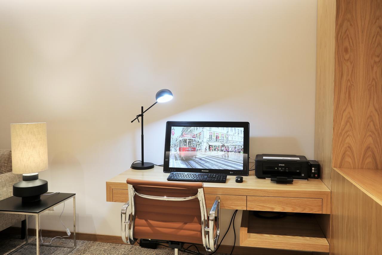 อิเบโรสตาร์ ซีเล็คชัน ลิสบัว Hotel ลิสบอน ภายนอก รูปภาพ A typical home office