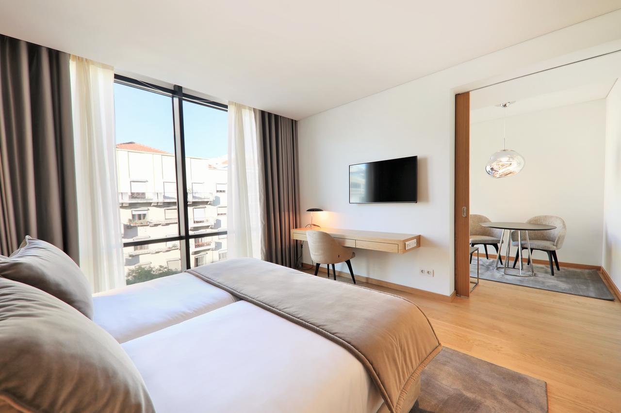 อิเบโรสตาร์ ซีเล็คชัน ลิสบัว Hotel ลิสบอน ภายนอก รูปภาพ A room at the hotel