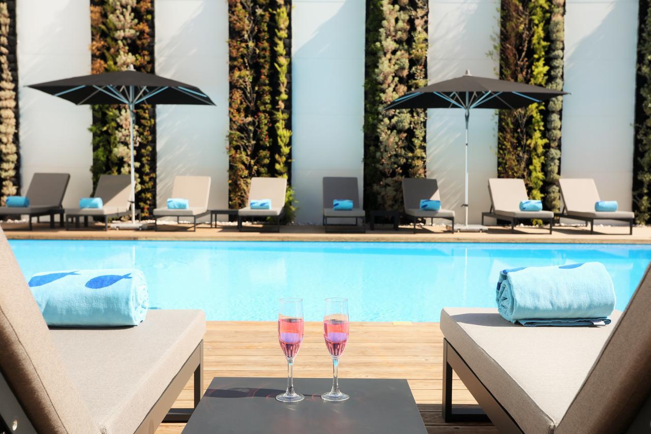 อิเบโรสตาร์ ซีเล็คชัน ลิสบัว Hotel ลิสบอน ภายนอก รูปภาพ The pool at the hotel