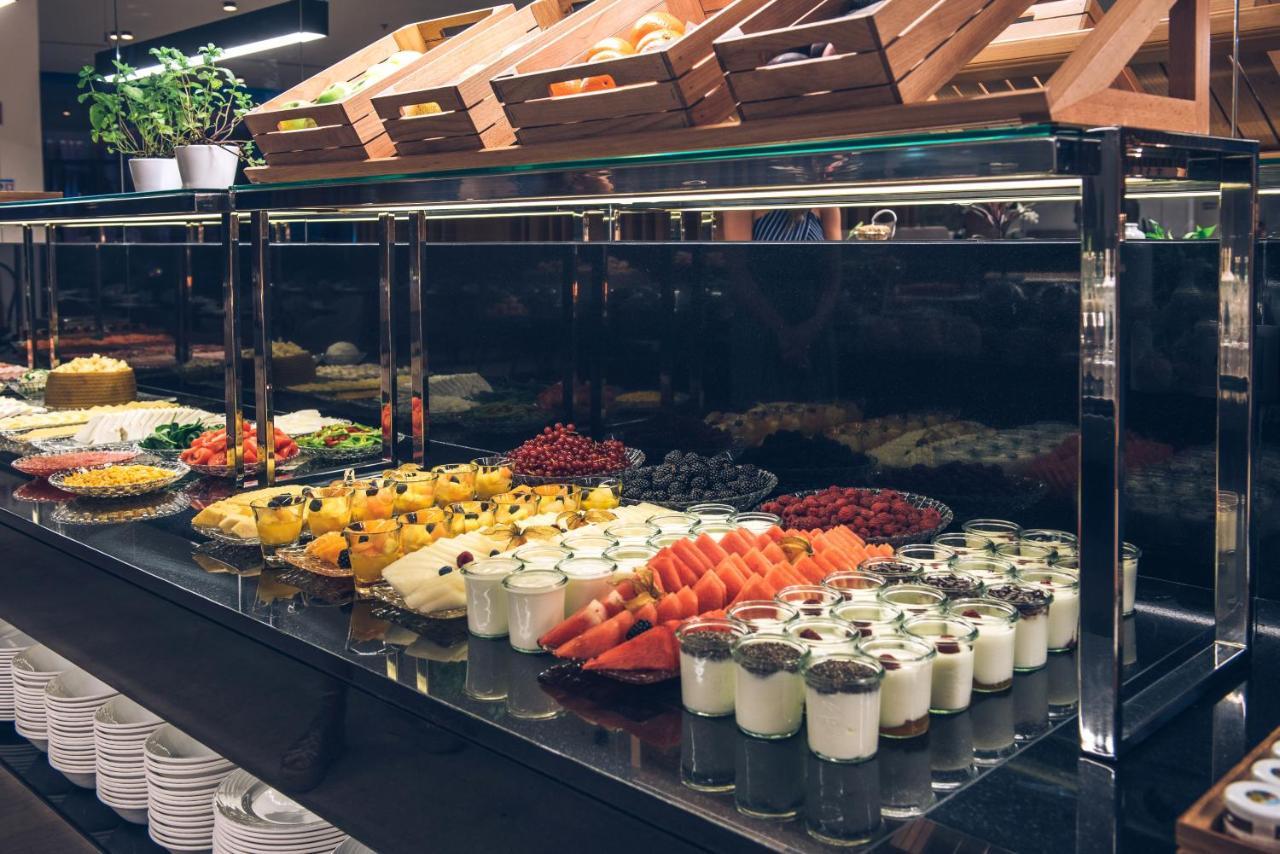 อิเบโรสตาร์ ซีเล็คชัน ลิสบัว Hotel ลิสบอน ภายนอก รูปภาพ A display case with food