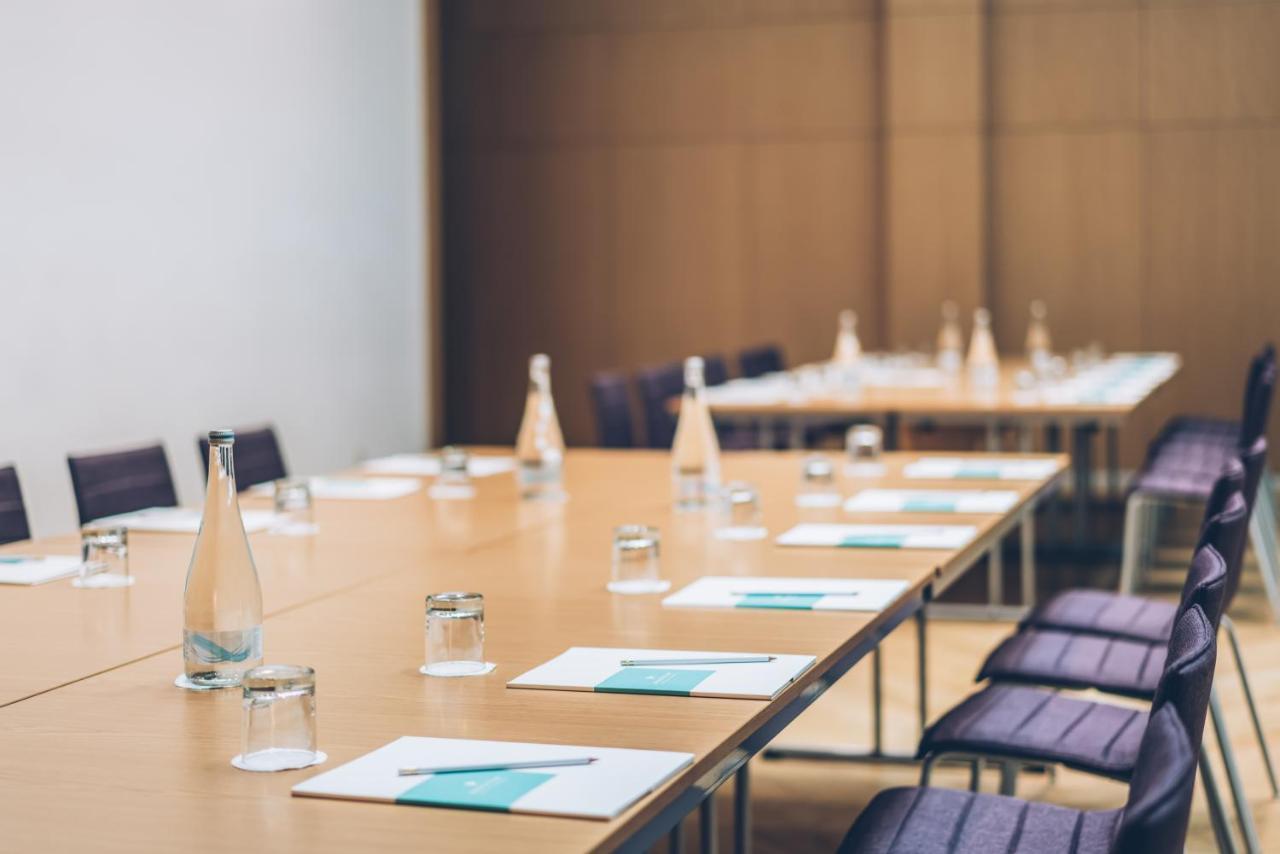 อิเบโรสตาร์ ซีเล็คชัน ลิสบัว Hotel ลิสบอน ภายนอก รูปภาพ A meeting room at the European University Barcelona