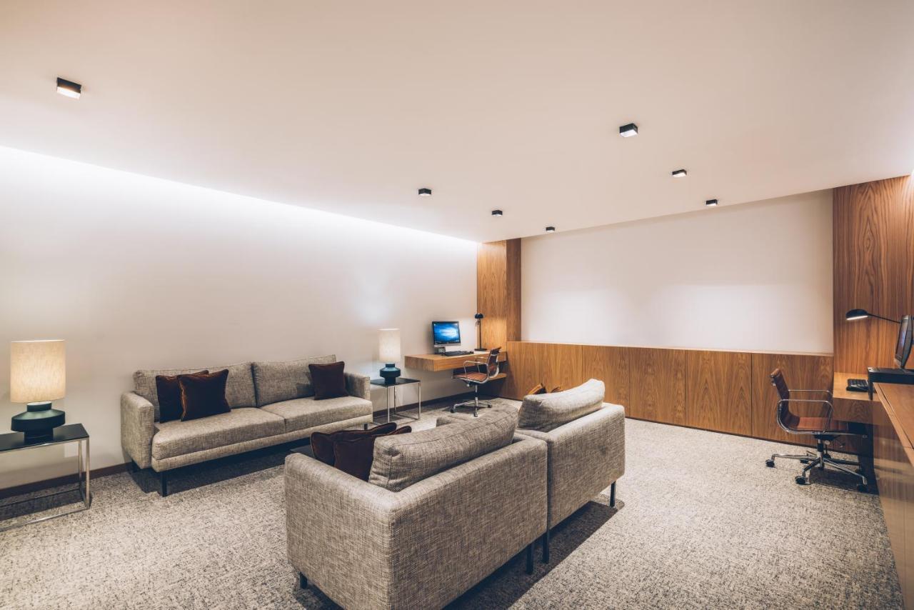 อิเบโรสตาร์ ซีเล็คชัน ลิสบัว Hotel ลิสบอน ภายนอก รูปภาพ The private lounge at the airport