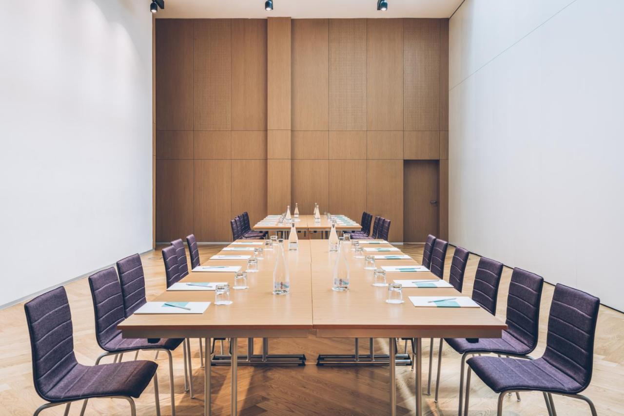 อิเบโรสตาร์ ซีเล็คชัน ลิสบัว Hotel ลิสบอน ภายนอก รูปภาพ The boardroom